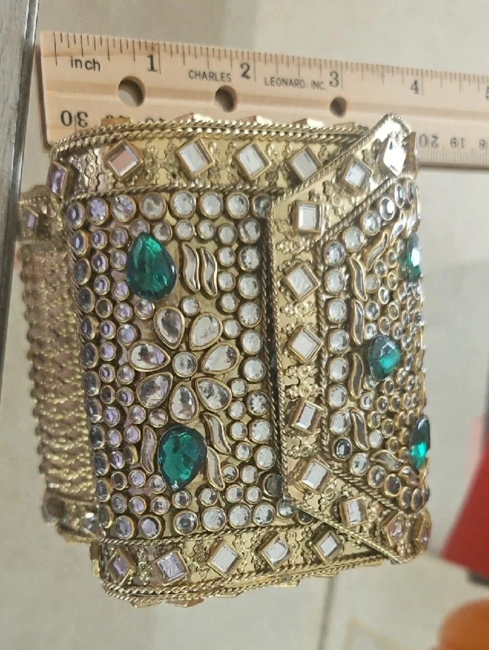 N/A elegant gold